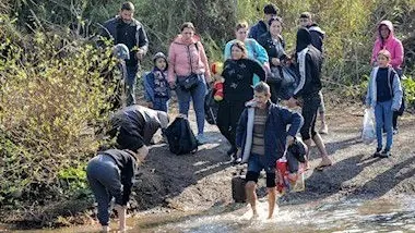 في صحيفة الأخبار اللبنانية.. المعابر الشمالية مع سورية: تزايد تهريب الأفراد والمازوت